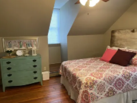Historic District Inn 4 Bed/ 3 Bath in the heart of downtown Hermann! Hotels in Hermann