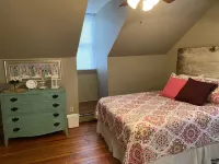 Historic District Inn 4 Bed/ 3 Bath in the heart of downtown Hermann!