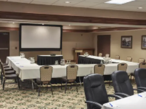 Hampton Inn & Suites Youngstown-Canfield Hotels in Canfield