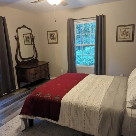 Hillside Abode in the Heart of Historic White Springs and the Suwannee River