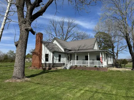 Mountain View Farmhouse, fully renovated to include all the modern needs