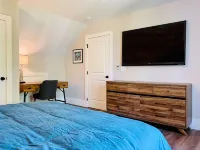 Modern mountain getaway in Boone Hotels in New River