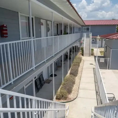 Walk to Beach! King Size Condo!