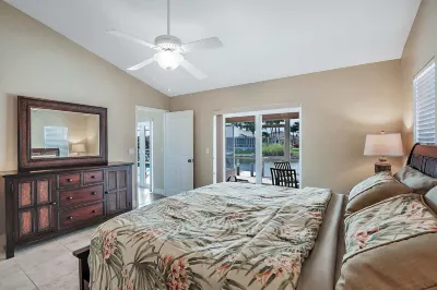 ⭐ RARE Waterfront Western Exposure Vacation Home - Best Sunset Views & FREE WiFi