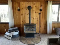Cozy cabin w/hot tub--- 30 miles from Yellowstone!
