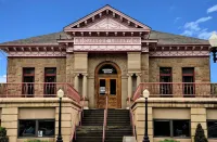 Monthly Rental!  Easy In, Easy Out. Street Parking. Washer Dryer Onsite. Hotel a Lewistown