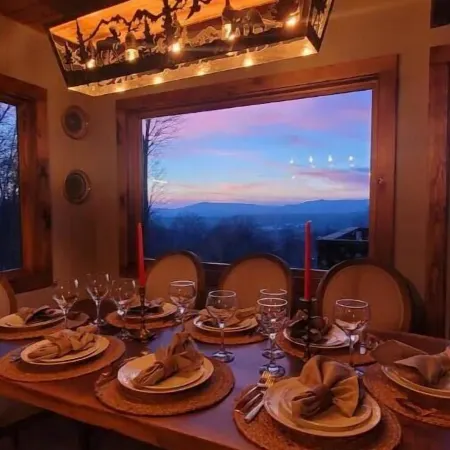 Breathtaking Mountain Views and Sunsets, Fully Renovated, Luxury VT Retreat,