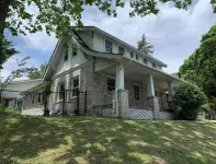4 Bed/4 Bath Historic Downtown Parkville Home Hotels near Airworld Park