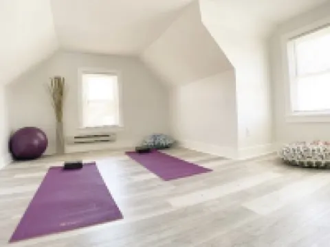 Modern 1 Bedroom walk to Glass Museum w/ Bonus Wellness Studio Hotels in Corning