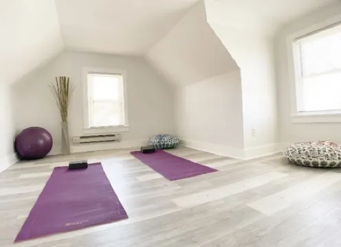 Modern 1 Bedroom walk to Glass Museum w/ Bonus Wellness Studio