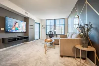 Classy| Mins to DC| Gym l Pool l |Work Space