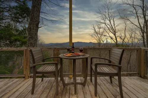 European Cottage House ! Couples getaway in Blueridge