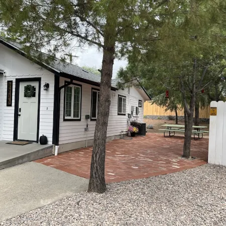 2-bedroom cottage just 7 minutes from Viejas Casino