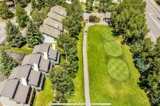 Prime Location Townhouse in EagleVail, perfect for Ski and Summer vacations