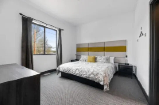 Alum @ The Cobblestone