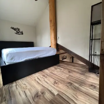 Rose Mountain Escape is peaceful with beautiful views and we are pet friendly.