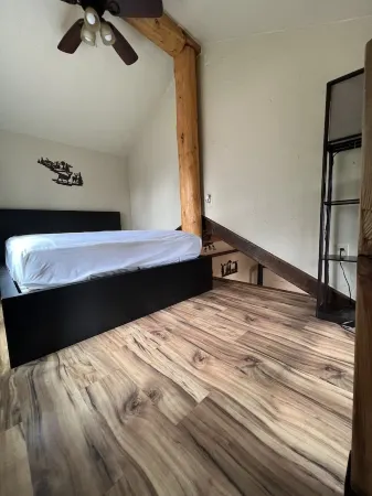 Rose Mountain Escape is peaceful with beautiful views and we are pet friendly.