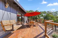 Upscale spacious lake view, hot tub, 5 acres, EV