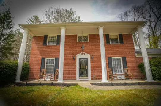 New River Gorge Oasis-Hot Tub- Game Room- Fire pit- Good Vibes