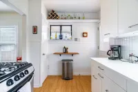 1940s Cottage - Walking Distance!