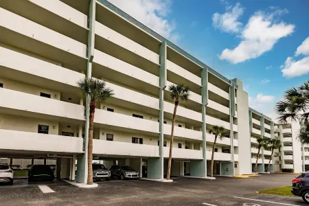 Beautiful Waterfront Vacation Private Condo 4th floor. Views and Amenities. Отели рядом с достопримечательностью «Hideaway Beach»