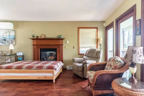 Wholesome Lakefront Home! - Close to Kalahari-Camelback Sleeps 12