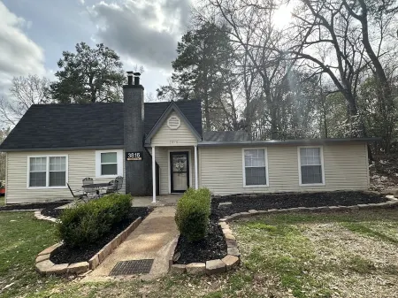 The House on East Main: 5 mins to downtown and 5 mins to SFA University