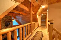 Cabin on Nantahala River! Dog-Friendly