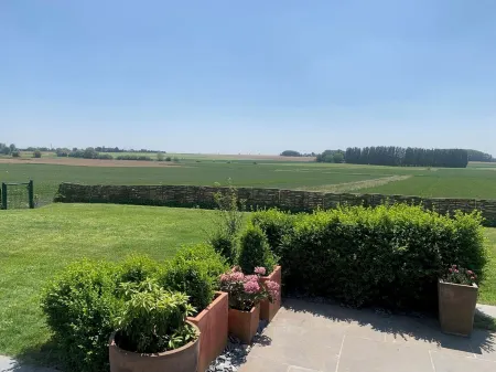 Proximité Lill, Villa moderne et lumineuse.Piscine intérieure  et home ciné Отели в г. Ентьер-ан-Веп