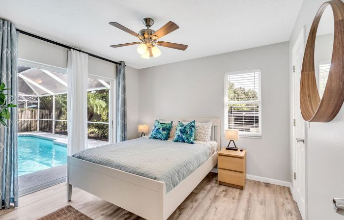 Free Heated Pool, Baby Gear, Shuffleboard, EV charger, Near beach, UTC mall, SRQ