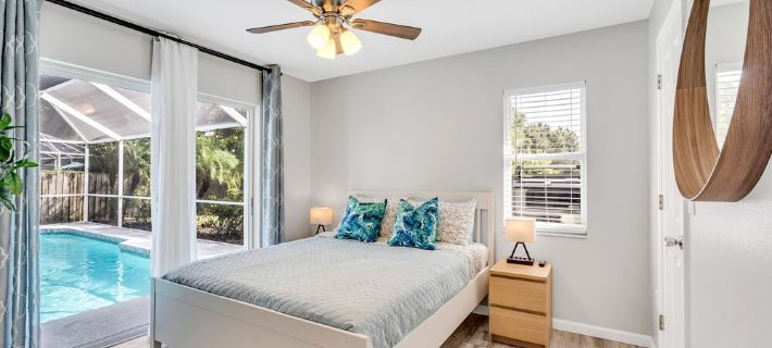 Free Heated Pool, Baby Gear, Shuffleboard, EV charger, Near beach, UTC mall, SRQ Hotels in Whitfield