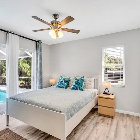 Free Heated Pool, Baby Gear, Shuffleboard, EV charger, Near beach, UTC mall, SRQ