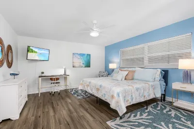 Bella villa pool/jacuzzi pets allowed Hotels near The Shops at Midpoint Center