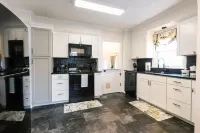 King Suite by Mkat Interior Designs