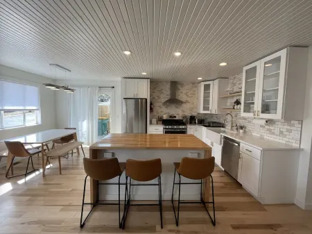 Charming Estes Park Home!Explore Rocky Mountain National Park. Fenced Yard! Отели рядом с достопримечательностью «MacGregor Ranch Museum»