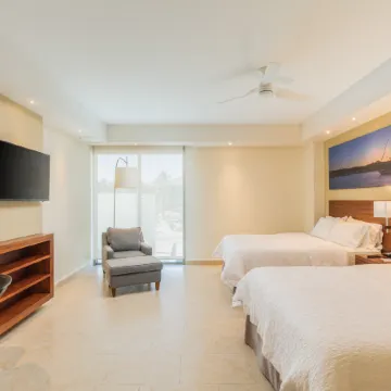 Hampton Inn & Suites by Hilton Los Cabos