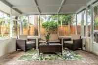 Villa Palmas-Double Master Suites, 5 Bedrm + Pool -1 mile from beach