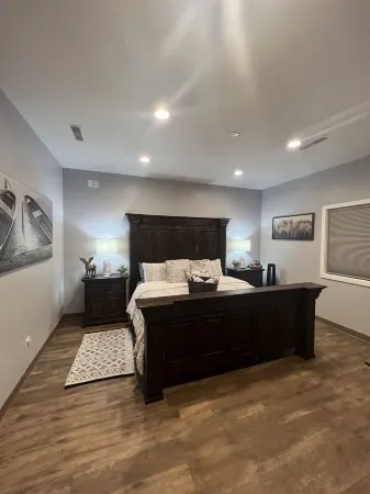 Cozy Hideaway with King Bed, Pond & Firepit