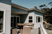 THE BILLOWS - BINALONG BAY.  Hamptons style escape overlooking the Bay of Fires.