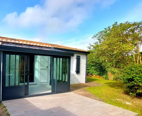 OLD: charming house 100m from the beach (2 bedrooms, 2 bathrooms) Hotels in Noirmoutier En L'Ile