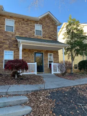 Cozy Townhome In Downtown Sevierville! Near Dlywod! Avoid Traffic :) Hotels near Sims Point