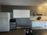 Quiet and Cozy 1br upstairs Guest House