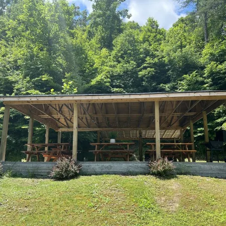 Beautiful 4 unit lodge w/ Hot tub, WiFi, fire pits &  pavilion area with grills