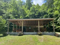 Beautiful 4 unit lodge w/ Hot tub, WiFi, fire pits &  pavilion area with grills