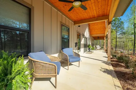 Private Heated Pool, Fishing Pond, Zip Line. Private 10 Acre Getaway!