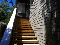 Sunny , cozy 1-bedroom, wooded, private, central Island location, close to ocean