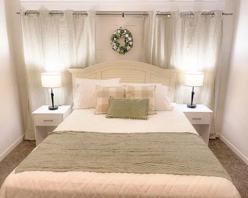 Farmhouse Retreat with deck and fire pit, very family friendly & great location Hotels in Thatcher