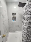 Charming, luxe, modern home near Naval base, Six flags, Casino, Gurnee Mills 沃基根Metra火車站附近的飯店