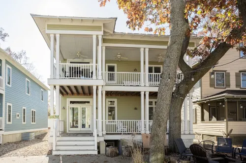 Sweet Retreat is perfect for gathering with family and friends-close to beach