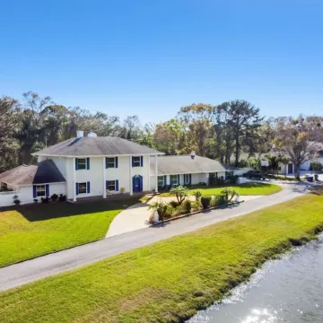 Luxury Private 7Br Lakeside Villa with Heated Pool, Putting Green & Fire Pit